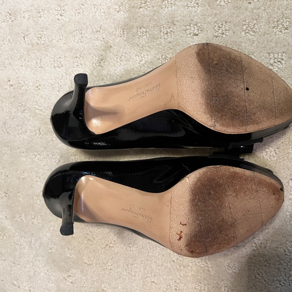 Salvatore Ferragamo Vera Bow Peep Toe Heels, Patent Leather, Black, size 5.5 - Picture 9 of 9